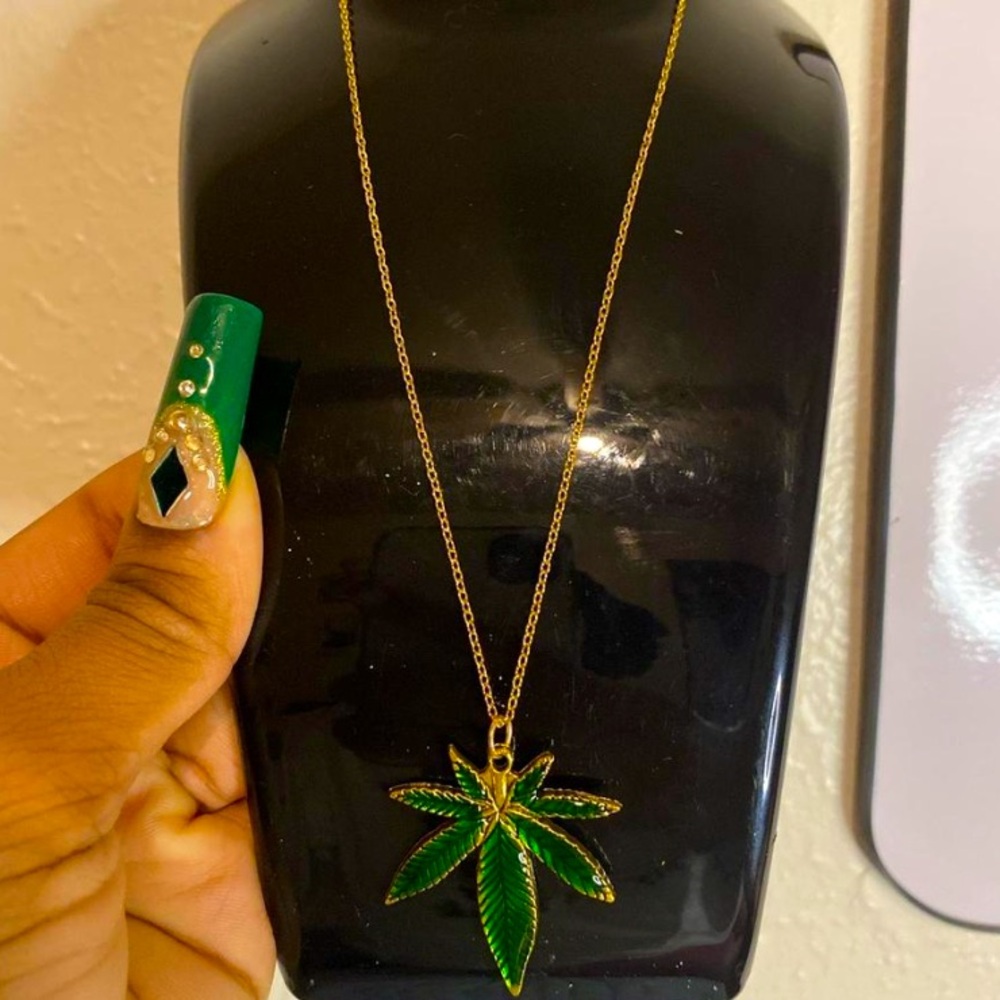 “Flower” plant necklace